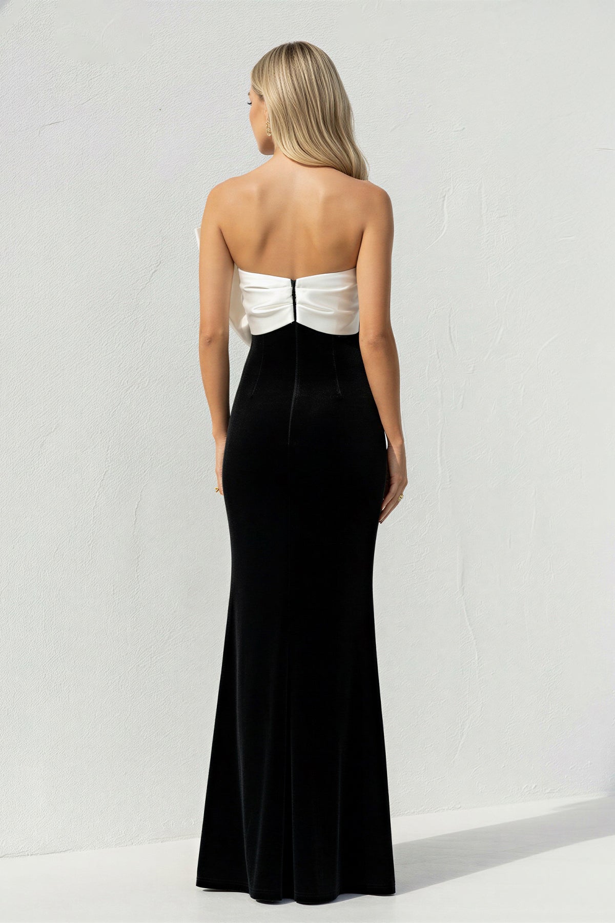 Velvet Sheath Prom Dress With Bow in Black and White